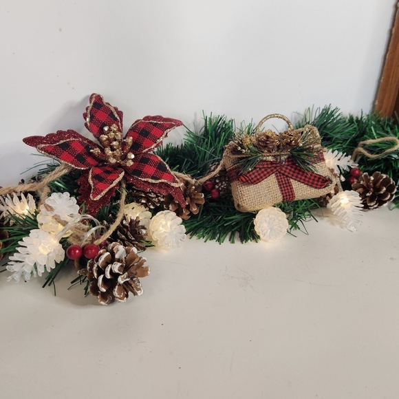 PRESENT & BOW CLIP ON CHRISTMAS ORNAMENT - Picture 13 of 16